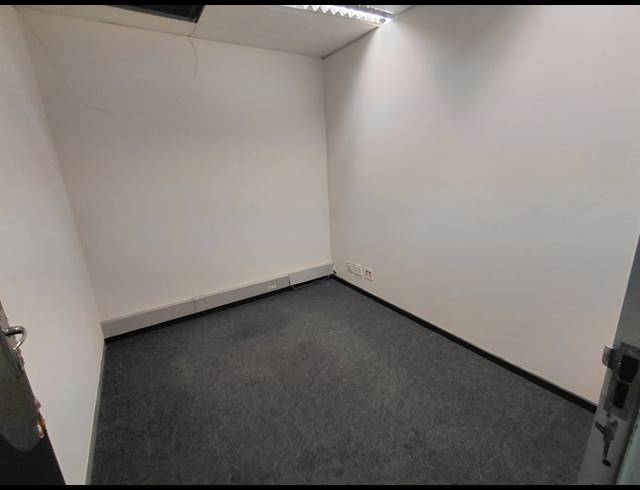 1,229M² OFFICE TO LET IN RANDJESPARK